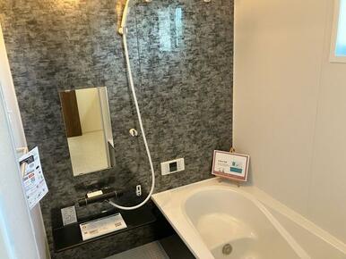 お風呂で疲れを洗い落として心地よく1日終了（1号棟）