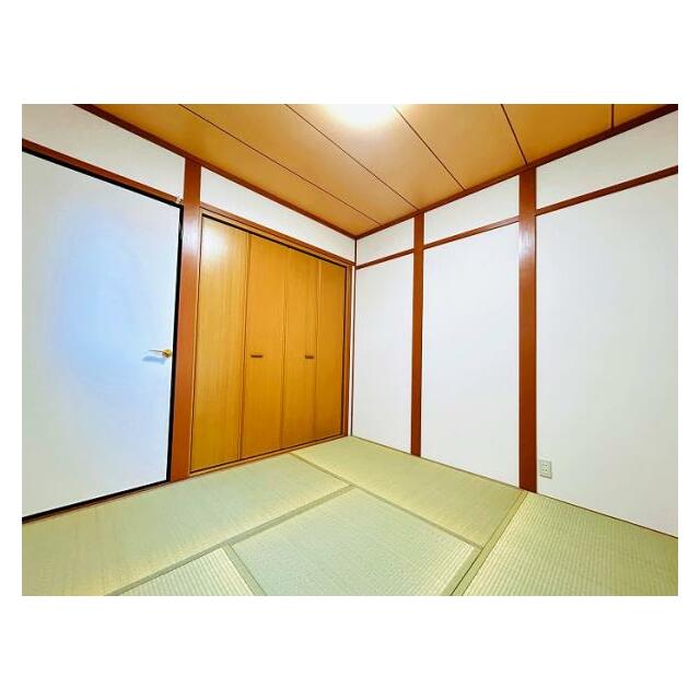 「2階和室」別角度からのお写真です。