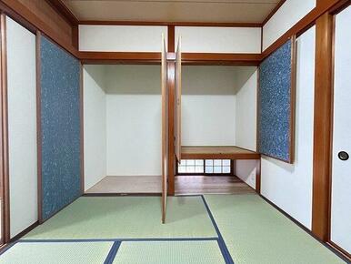 「収納」１１階北側約６帖和室収納スペースあります。
