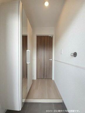 シンプルで使いやすい玄関です