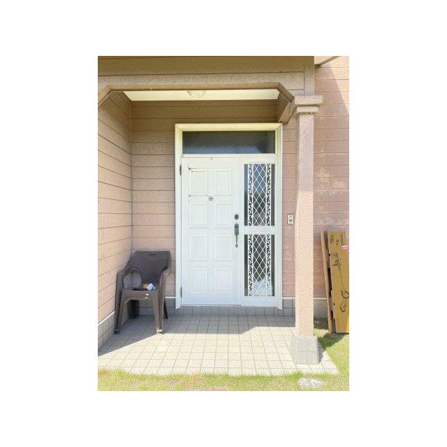 真っ白なドアが印象的♪