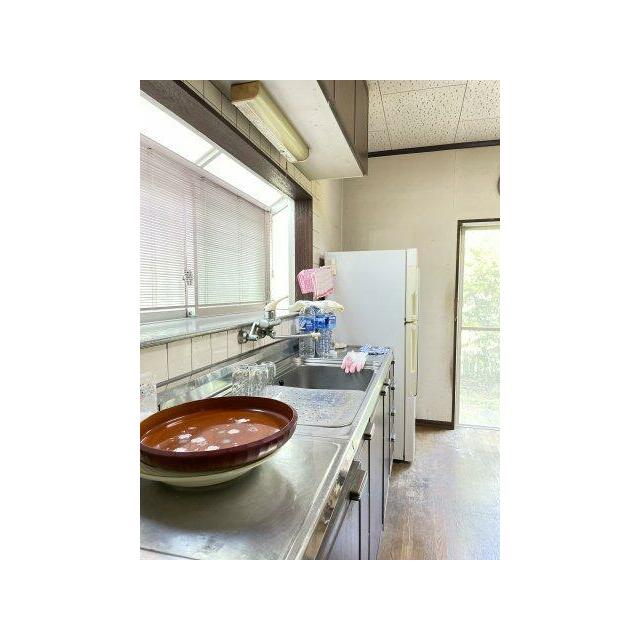 キッチンに立った時に前には窓があるので圧迫感なし♪