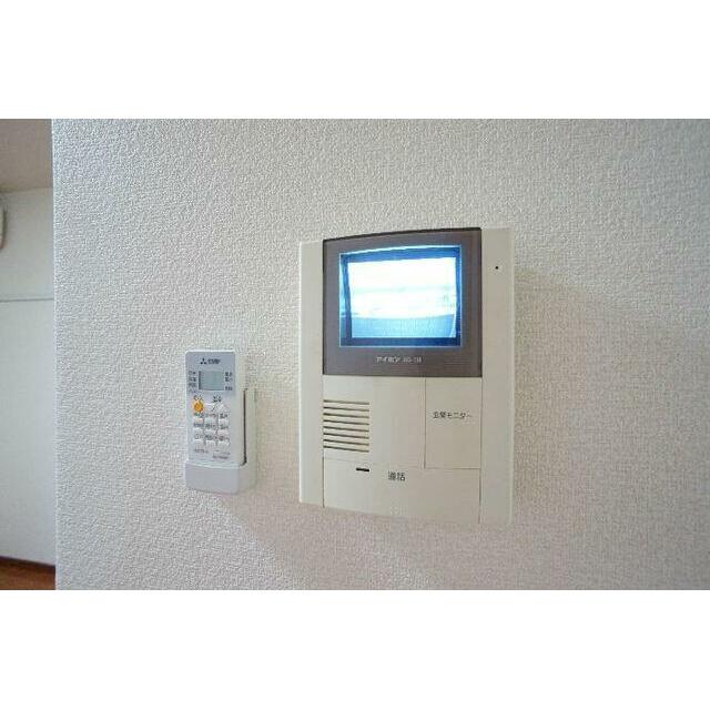 突然の来訪者も事前に確認でき安心なＴＶモニター付ドアホン。