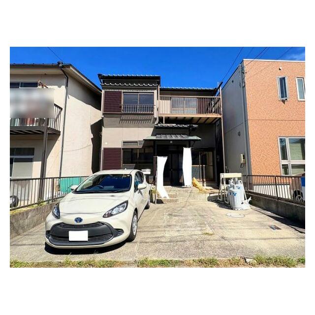 「駐車」普通車並列2台駐車可能です。ガス機器は撤去予定です。