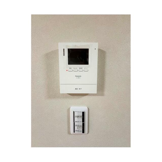 「モニターホン・スイッチプレート」新規交換済み。モニターホンはLDKに設置しています。