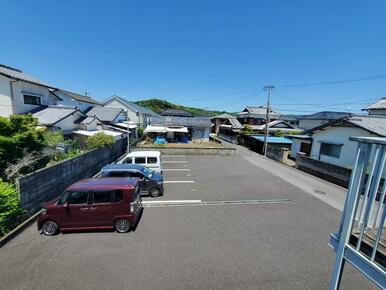 広い駐車場