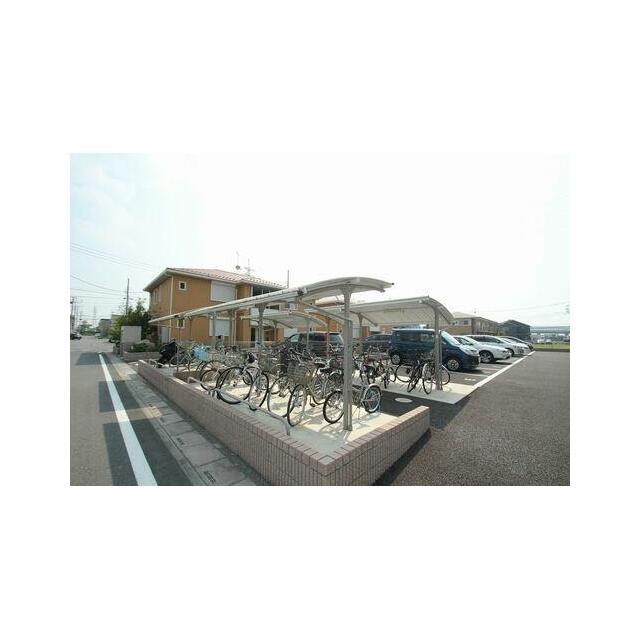 駐輪場は屋根付きです