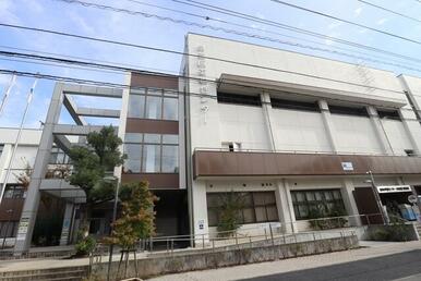 足立区立東和図書館