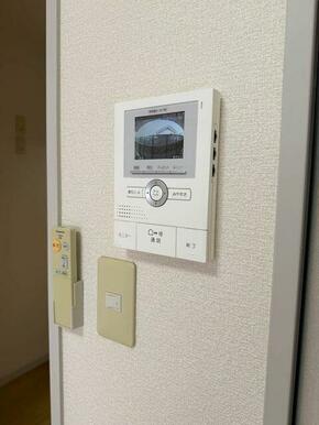 カラーモニター付きインターホンを設置