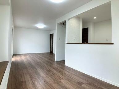 リビング　全室リフォーム済みなので清潔な住まいにご入居頂けます