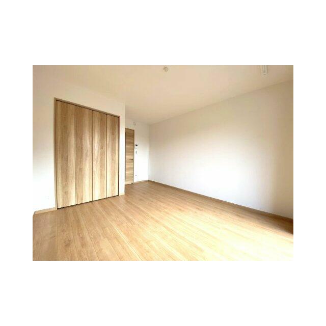 落ち着いた色調の洋室です