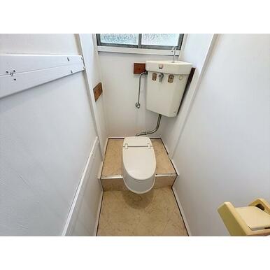 窓があるので換気ができるトイレです