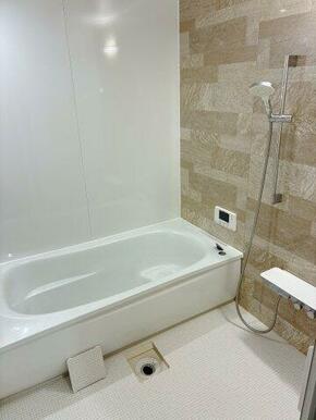 洗い場が少し広い1618タイプのユニットバス！TOTOのほっカラリ床で浴槽は魔法びん浴槽！