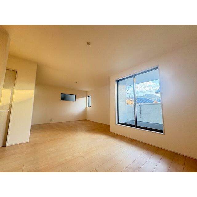 リラックスできる場所だからリビングは家具＆レイアウトにこだわりたい！（2号棟）