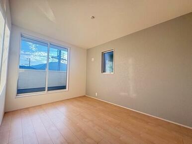 単調になりがちなお部屋の印象も面違いのクロスが格好のアクセントに（1号棟）