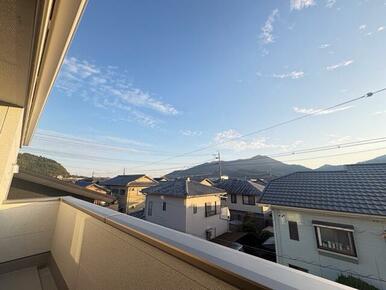 気分転換には外の空気で深呼吸するのがいちばん！（2号棟）