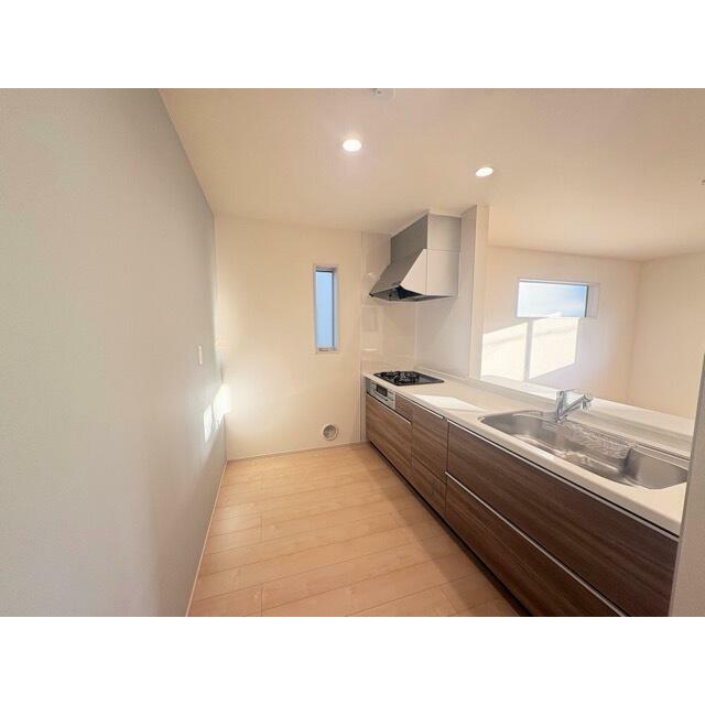 使い勝手のいいカウンター式はもはやキッチンの主流（1号棟）