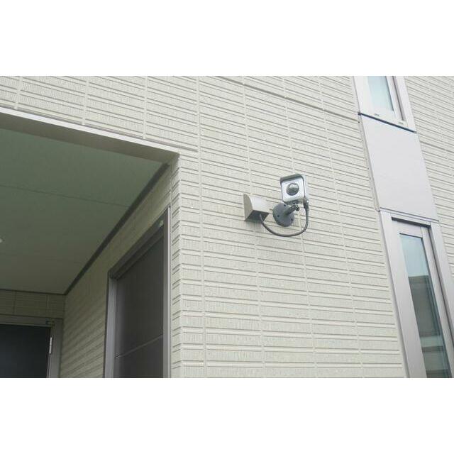 共用部には防犯カメラも設置してあります。毎日の防犯にも配慮されております。