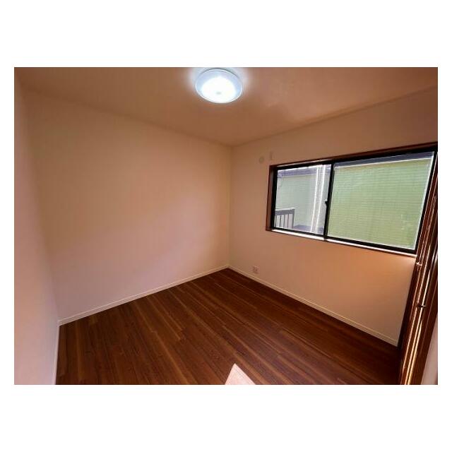 2階洋室約4.5帖、別角度から