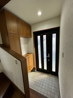 玄関には靴箱付き