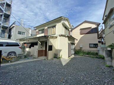 落ち着いた雰囲気の外観です