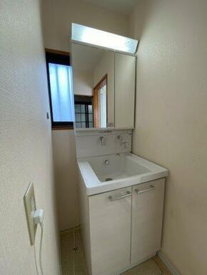 使いやすい独立洗面台です