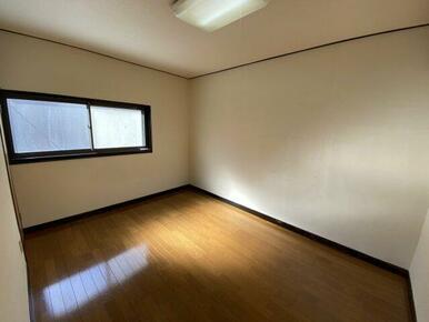 内装は落ち着いています