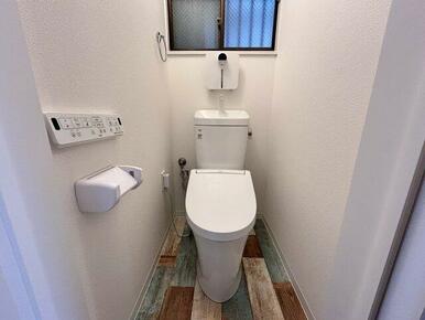 温水洗浄機能付きトイレスペース♪