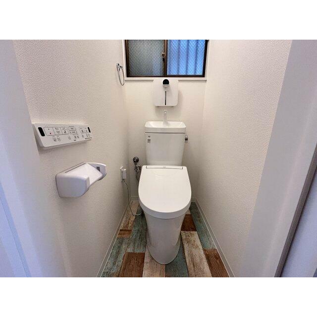 温水洗浄機能付きトイレスペース♪