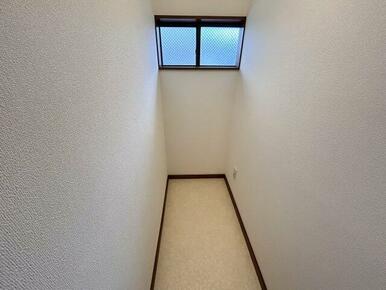 収納豊富でお部屋をスッキリすることができます♪