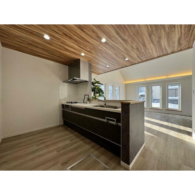 木目調でおしゃれな天井。