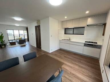 リビング家具付きです。