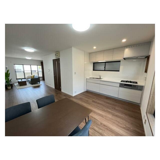 リビング家具付きです。