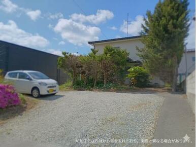 駐車場は複数台停められるぐらいの広さがあります。