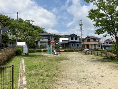 大矢知新町北公園・・・徒歩約３分