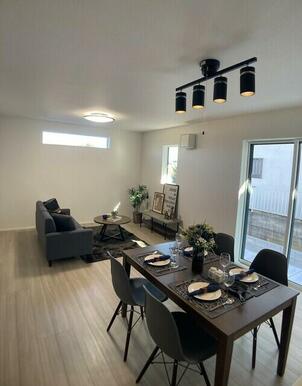 おうち時間が増えた今、学習も仕事もできる多機能リビングにしてみては？