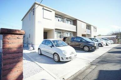 敷地内には駐車場区画もあります（別途契約要空確認）。