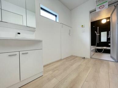 朝の準備・毎日の洗濯・帰宅後のお風呂と大活躍の洗面スペース