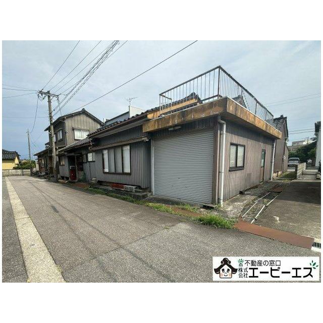 現在、建物が建っていますが解体更地渡しとなります