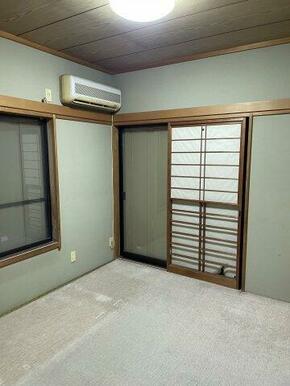 エアコン完備のお部屋。和室と繋げてお使いいただけます。
