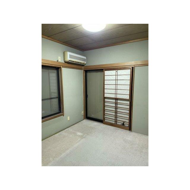 エアコン完備のお部屋。和室と繋げてお使いいただけます。