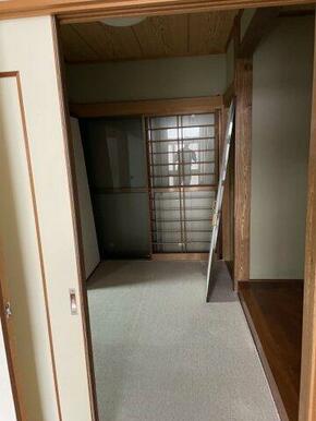 木の温もりが残る静かな空間。書斎や趣味部屋に適しています。