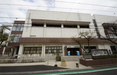 足立区　東和図書館