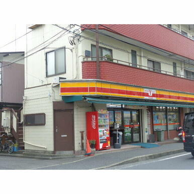 徒歩1分の場所にデイリーヤマザキあり!