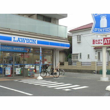 徒歩1分の場所にローソンあり!