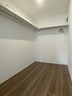 2階には大きめのウォークインクローゼット完備♪