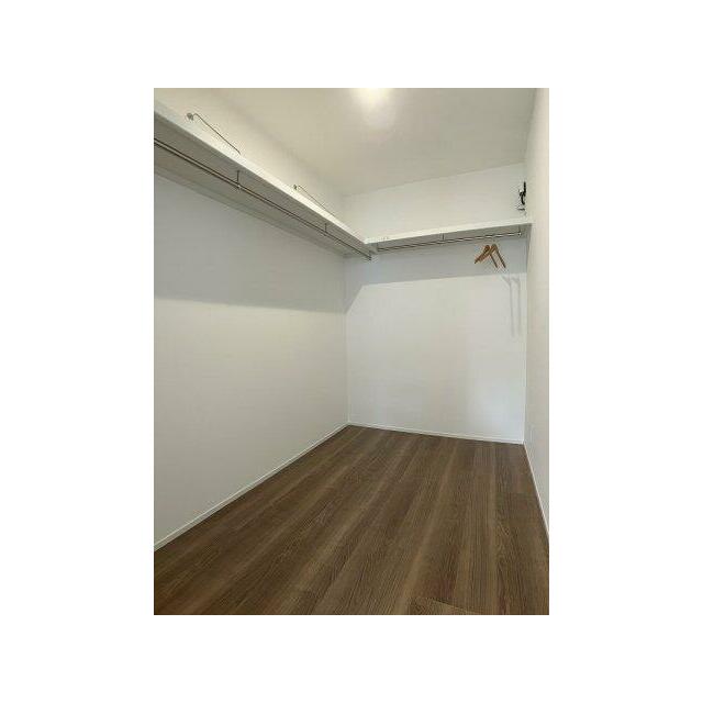 2階には大きめのウォークインクローゼット完備♪