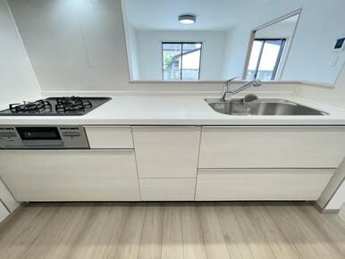 空間を隔てないカウンターキッチンはリビングにいる家族と会話がしやすい仕様＾＾