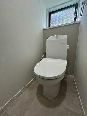 ウォシュレット付きトイレ新規交換済みです