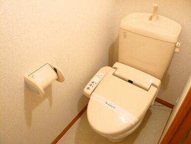 温水洗浄便座付きのトイレです。